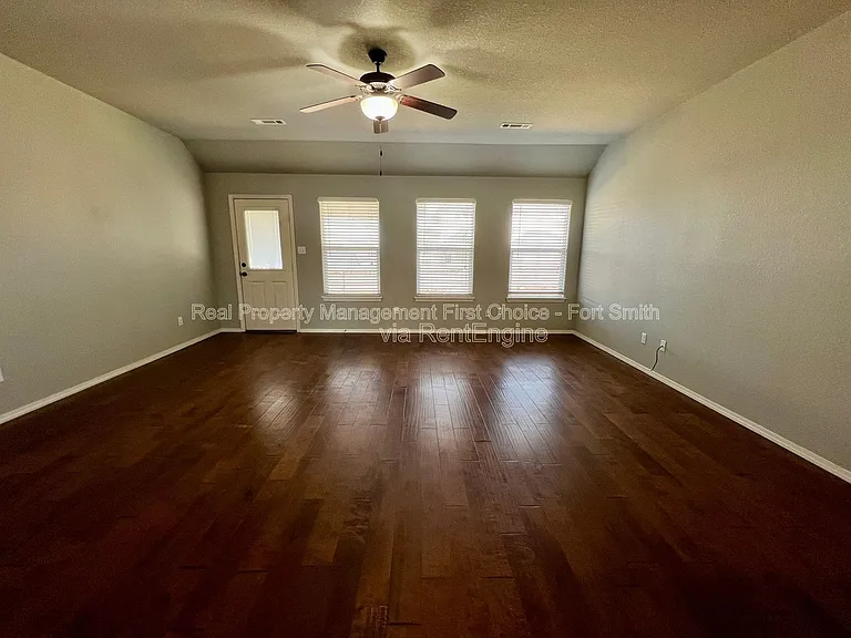 423 Ridge Point Dr — Photo 10