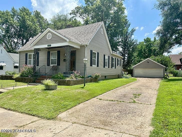 1st image of 1008 E Love St