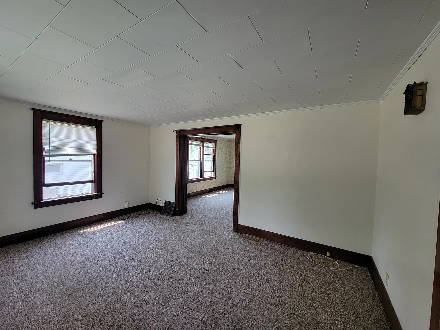 4 bed, 1.5 bath, $1,500 — Photo 2