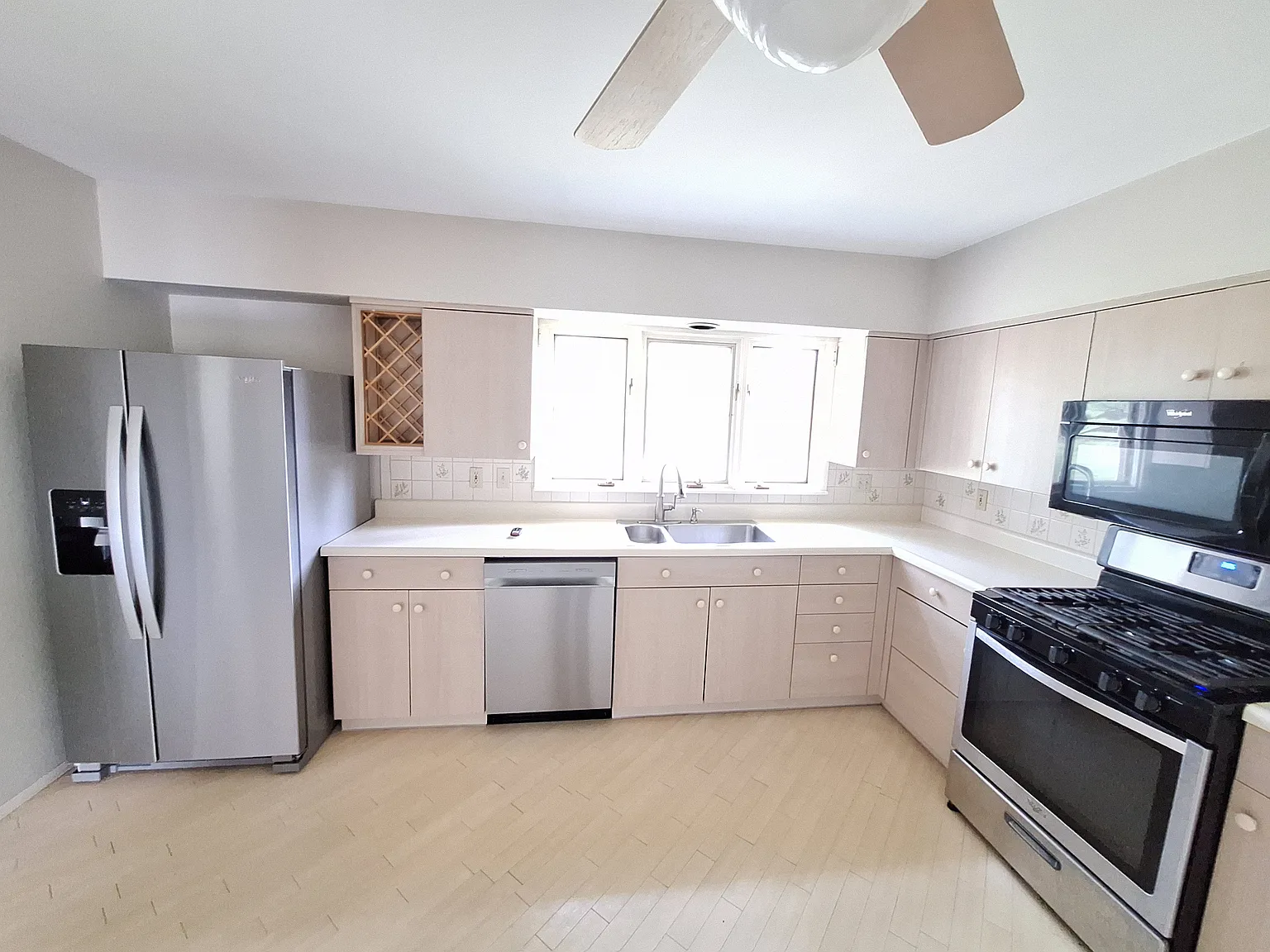 3 bed, 1512 sqft, $2,300 — Photo 3