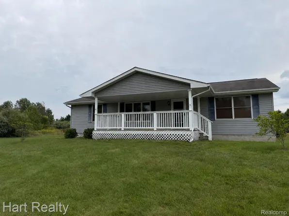 909 W Barnes Rd, Fostoria, MI 48435