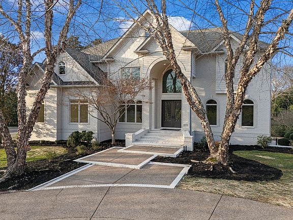 5th image of 833 Highgrove Cir