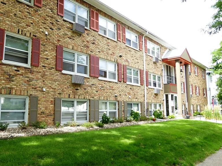 410 Apartments — Photo 3