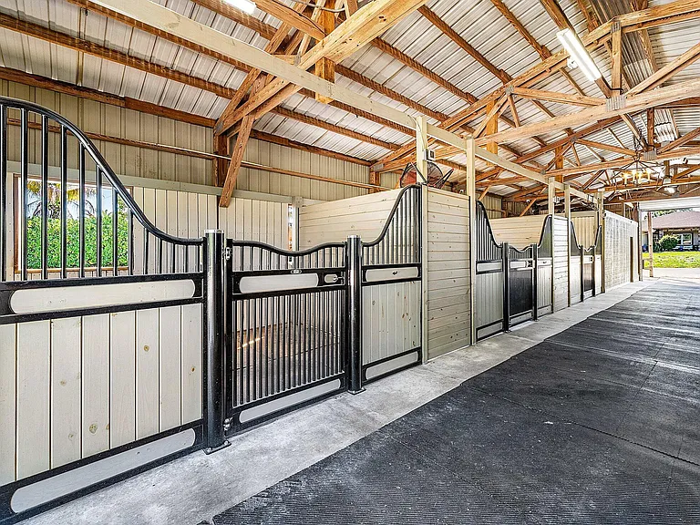 6149 Park Ln E #BARN — Photo 12