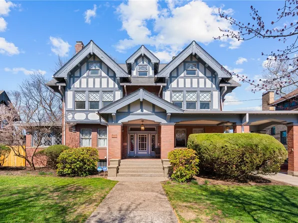 5705 Bartlett St, Pittsburgh, PA 15217