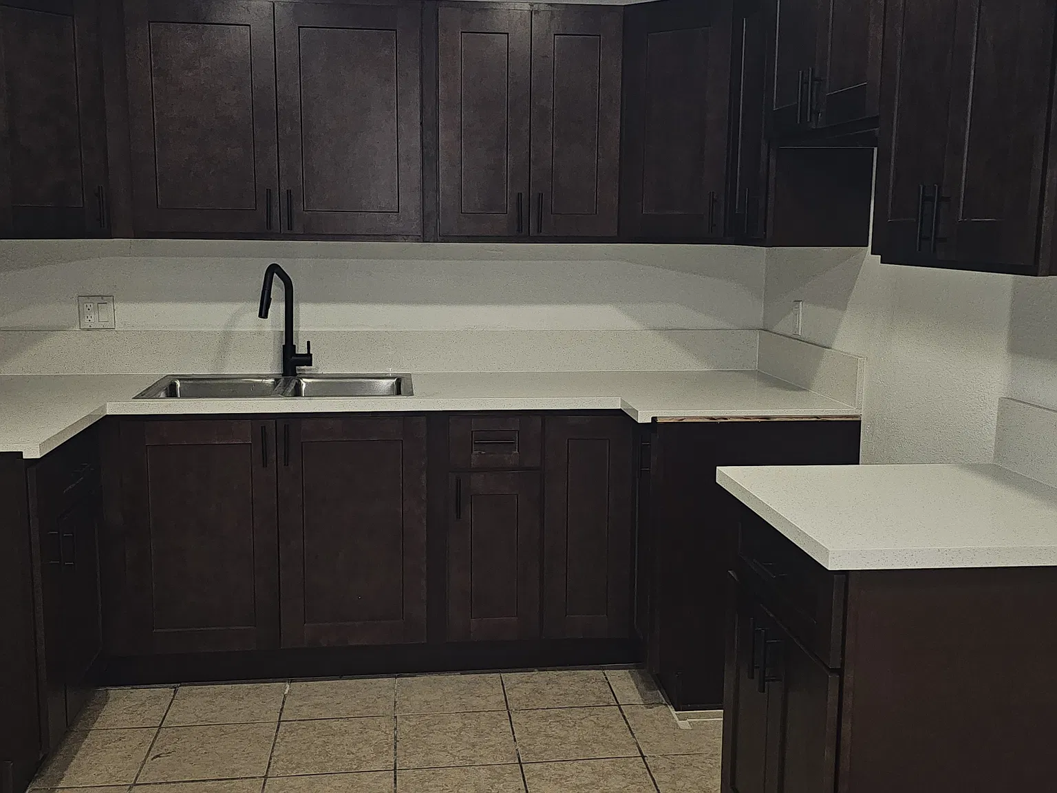 2 bed, 950 sqft, $2,170 — Photo 2