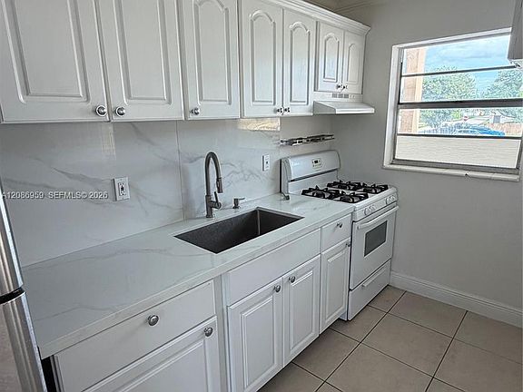 3rd image of 3855 SW 79th Ave APT 19