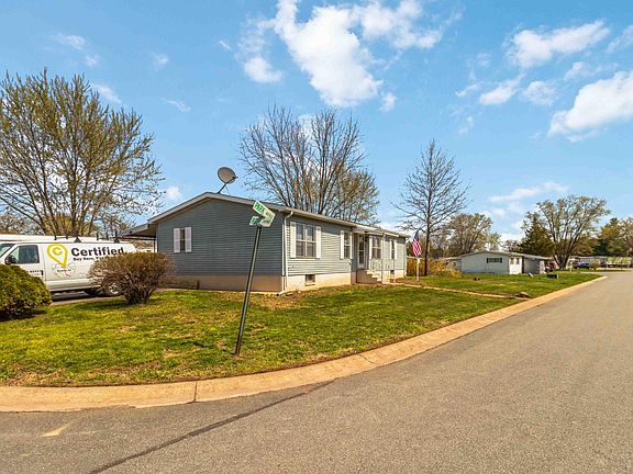 3rd image of 2 Rose Ave