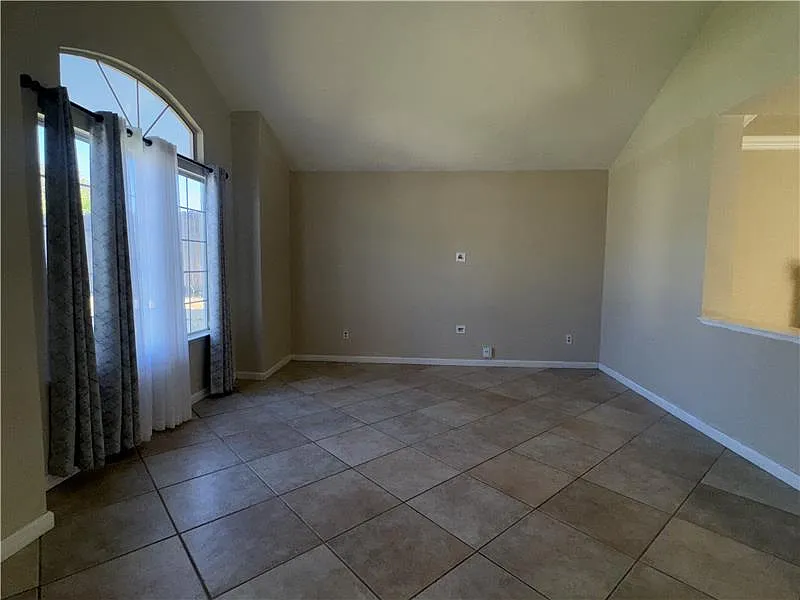 4 bed, 2.5 bath, 1792 sqft, $3,450 — Photo 2