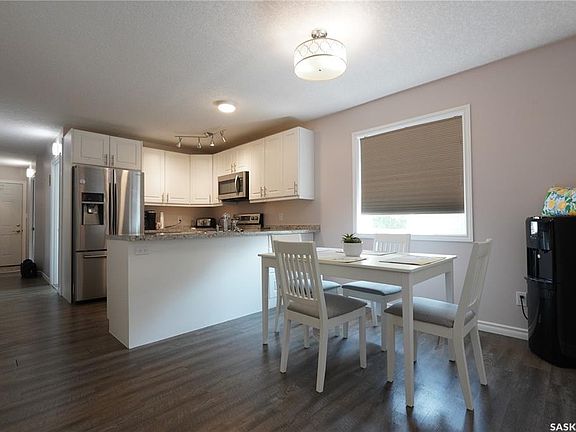 3rd image of 5602 DEWDNEY AVENUE