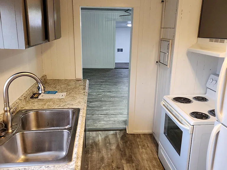 2917 E Sanson Ave — Photo 8