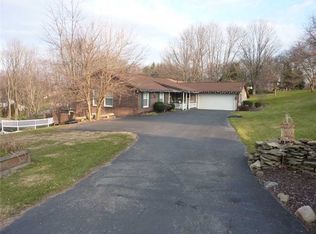 113 Hayeswold Dr, Coraopolis, PA 15108