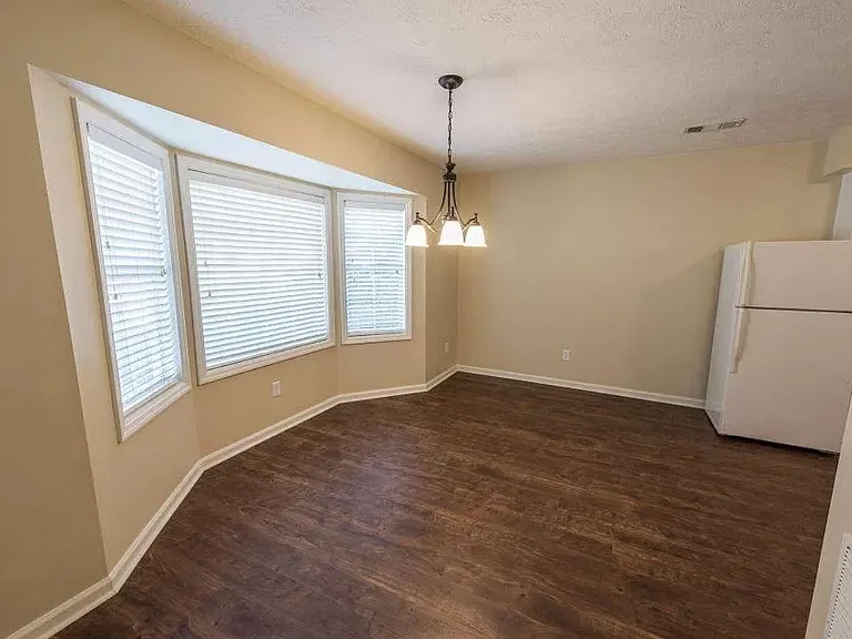 1028 Chinook St — Photo 6