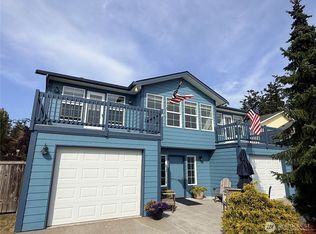 1086 Landing Circle, Oak Harbor, WA 98277