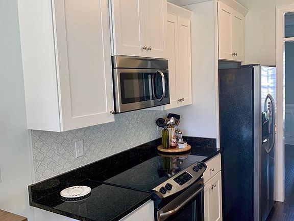 5th image of 1204 Hidden Cove Ave