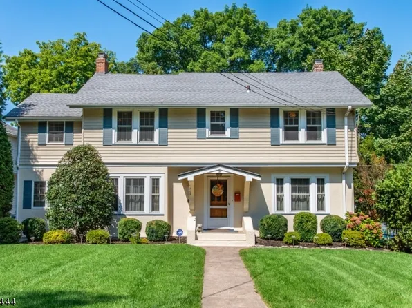 9 Thrumont Rd, West Caldwell Twp., NJ 07006
