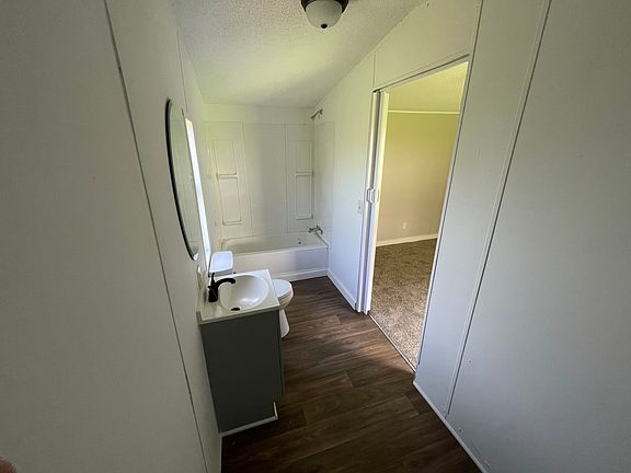 5th image of 231 Brackett Dr