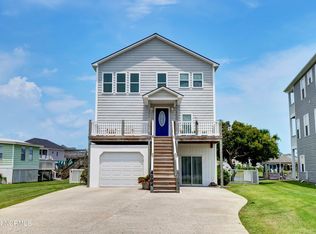 4094 4th St, Surf City, NC 28445