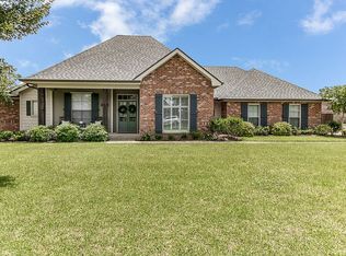 217 Gaslight Ln, Youngsville, LA 70592
