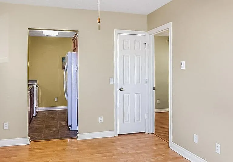 737 Comfort St — Photo 2
