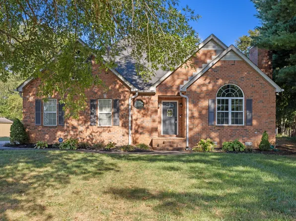 2015 Keenland Dr, Murfreesboro, TN 37127