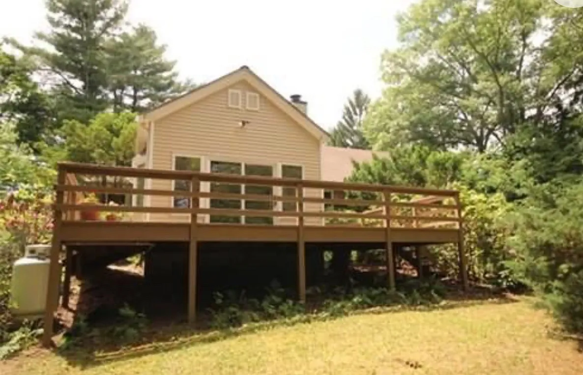 4 bed, 2300 sqft, $3,295 — Photo 3