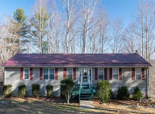 120 Powderhorn Dr, Burnsville, NC 28714