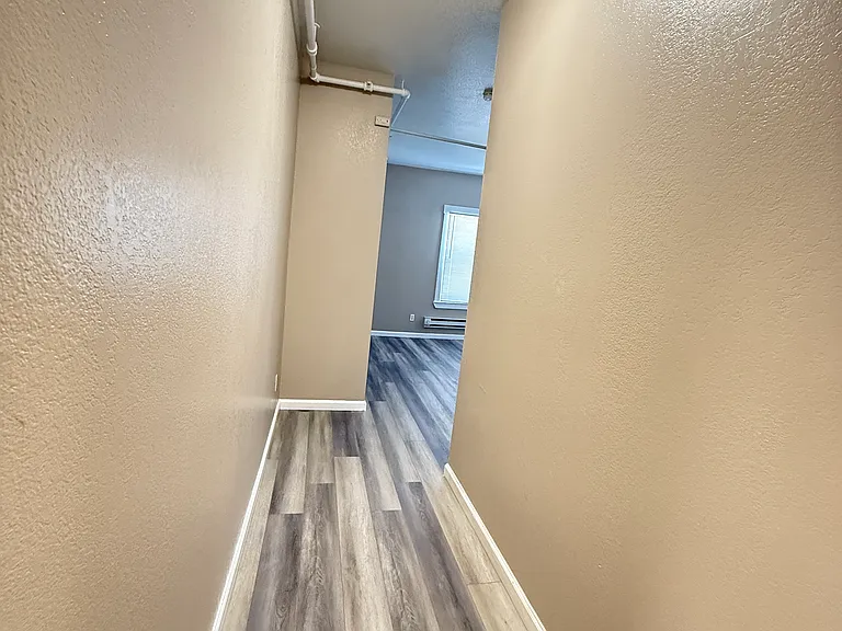 2070 University Avenue — Photo 31