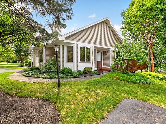 3rd image of 15 Foxborough Ln