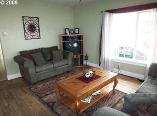 1302 E 10th St, The Dalles, OR