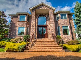 7055 Hylan Blvd, Staten Island, NY 10307