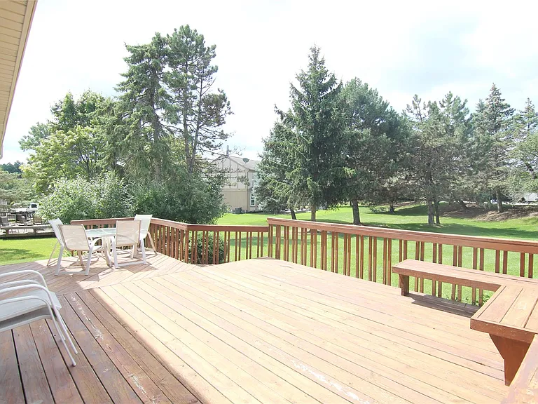 5590 Greenbriar Dr — Photo 5