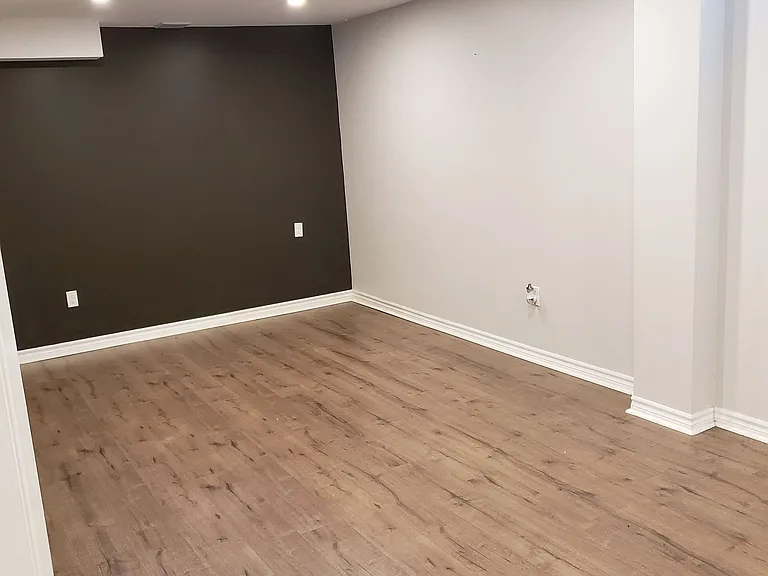 131 Ferndale Dr S — Photo 4