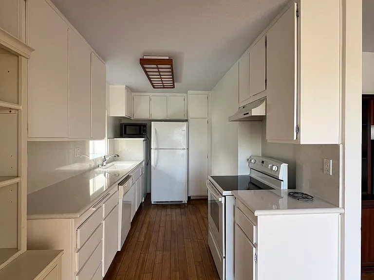 622 S Barrington Ave #301 — Photo 19
