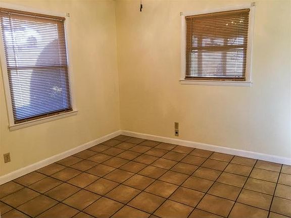 5th image of 219 Spruce Dr