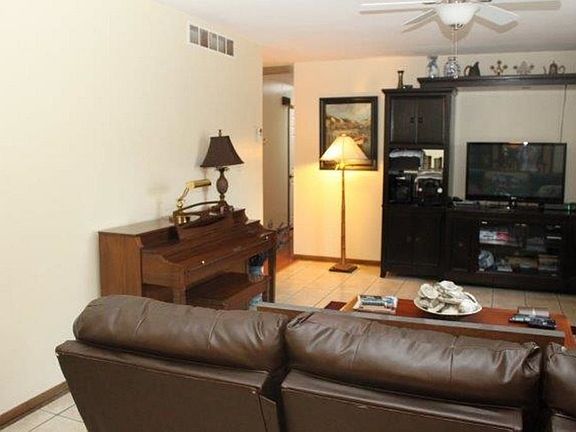 3rd image of 6905 E Kentford Cir