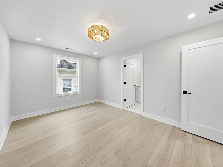 105 S Stratford Ave #BEACHBLOCK JULY AUG — Photo 53