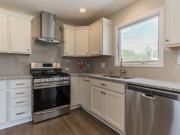 3rd image of 54 Dover Dr