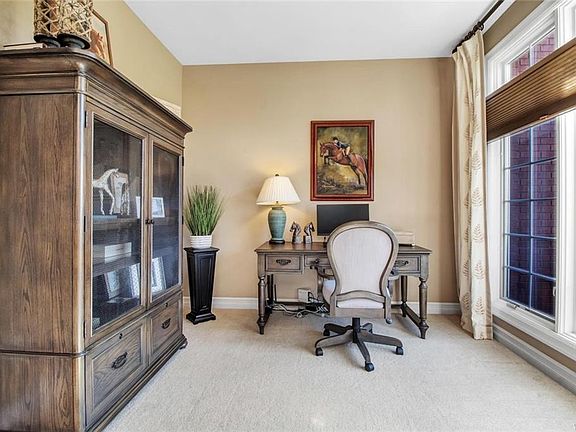 4th image of 4667 Brentwood Dr