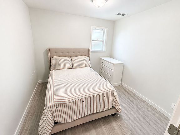 5th image of 4512 Treadwell St