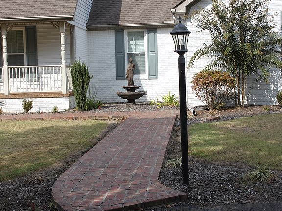 5th image of 200 Woodland Dr
