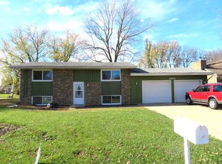 6955 Cambridge Dr, Morris, IL 60450