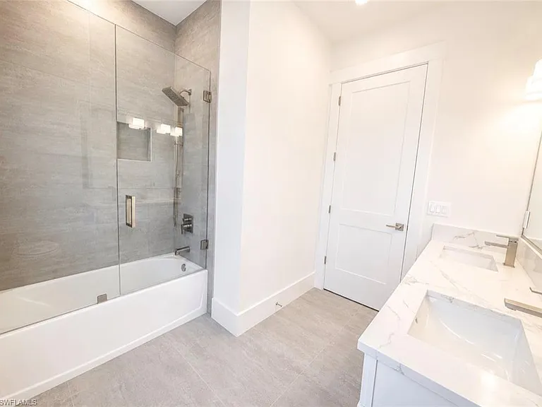2727 Van Buren Ave — Photo 16