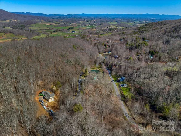 9999 Talking Rock Ln, Leicester, NC 28748