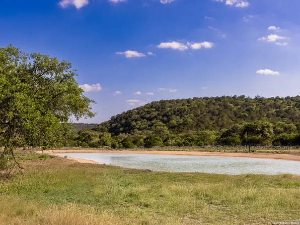 14910 Bullhead Rd, Rocksprings, TX 78880