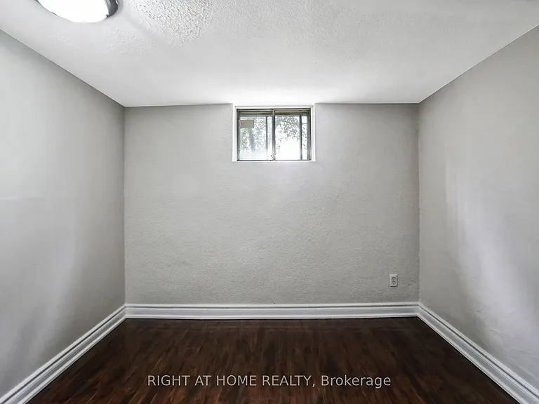 16 Kingsdown Dr #LOWER — Photo 6
