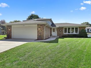 1425 Concord Pl, Downers Grove, IL 60516