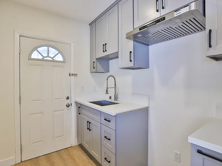 4132 Lynd Ave #B — Photo 10