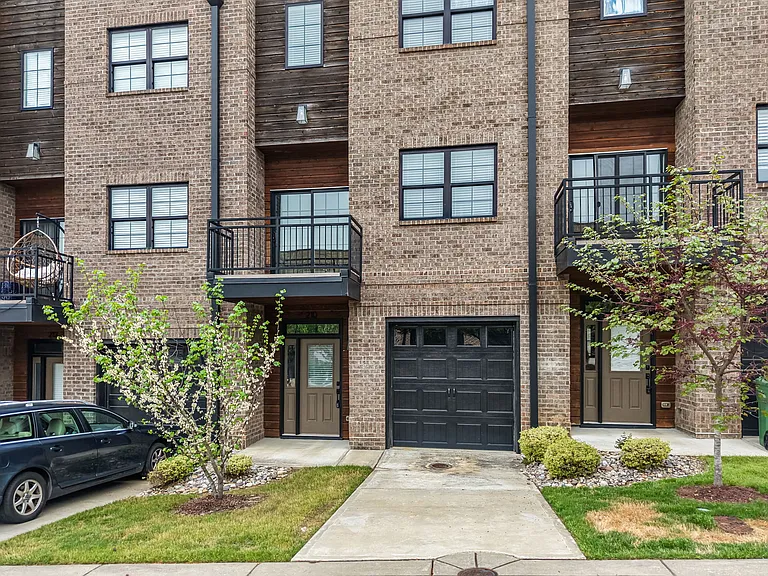 210 Asher Springs Cir — Photo 1