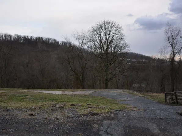 600 Illinois Ave, Nutter Fort, WV 26301